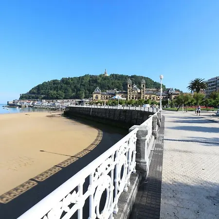 Modern & Spacious Near La Concha Bay Apartment *