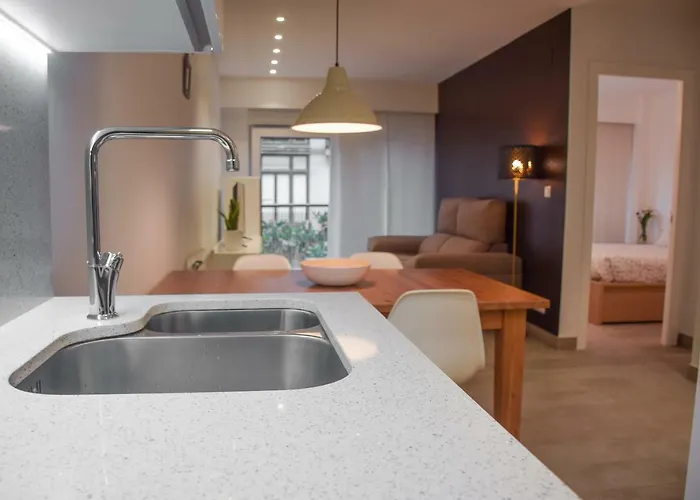 Modern & Spacious Near La Concha Bay Apartment *