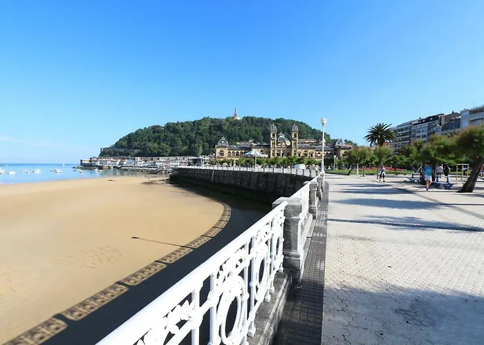 Modern & Spacious Near La Concha Bay Apartment *