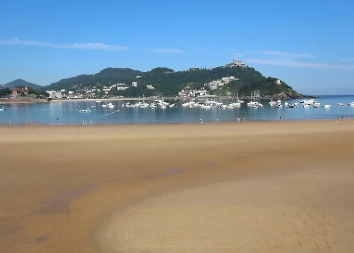 Modern & Spacious Near La Concha Bay Apartment San Sebastian