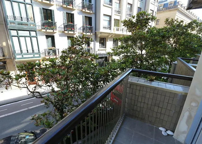 Modern & Spacious Near La Concha Bay San Sebastian