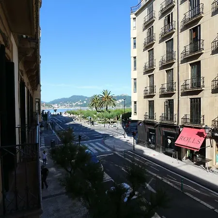 Modern & Spacious Near La Concha Bay *