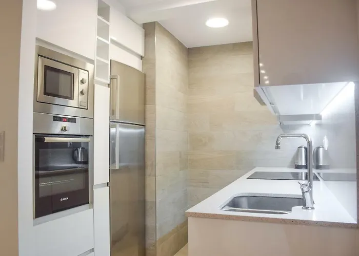 Modern & Spacious Near La Concha Bay Διαμέρισμα *