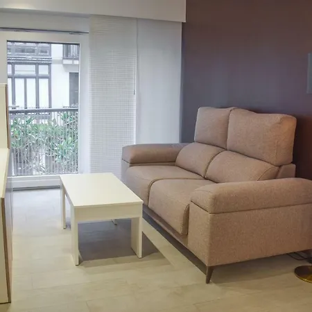 Modern & Spacious Near La Concha Bay Διαμέρισμα *