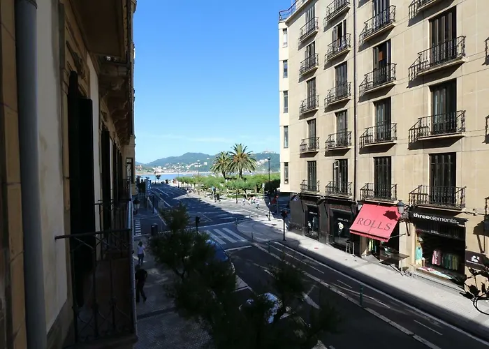 Modern & Spacious Near La Concha Bay *